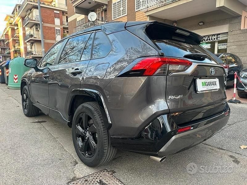 Usata Toyota RAV4 Hybrid Style 178 CV (130 kW) 2020 Grigio SUV