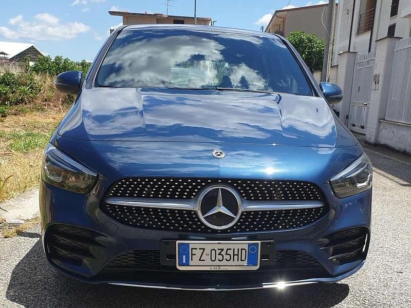 Usata Mercedes B180 Premium 116 CV (85 kW) 2019 Blu/azzurro Utilitaria