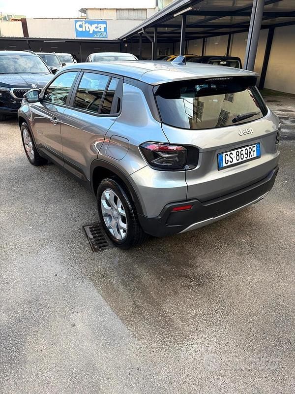 Usado Jeep Avenger Altitude 101 CV (74 kW) 2024 Gris SUV