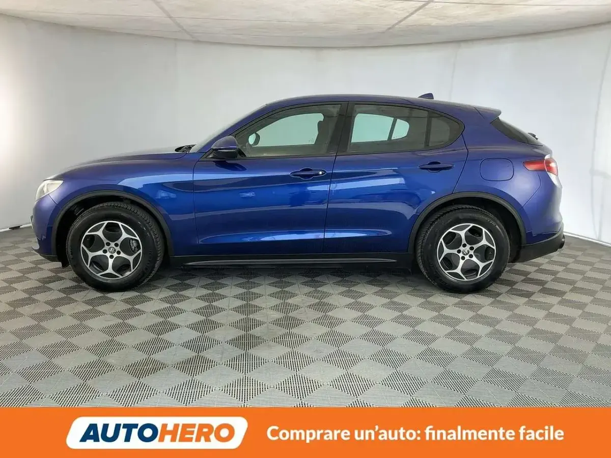 Usata Alfa Romeo Stelvio Business 190 CV (139 kW) 2022 Blu/azzurro SUV