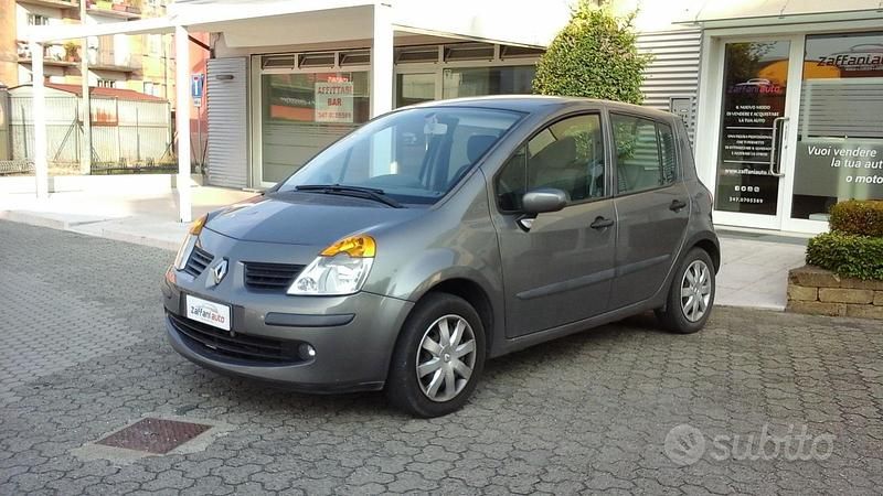 Usata Renault Modus Dynamique 75 CV (55 kW) 2008 Grigio Monovolume