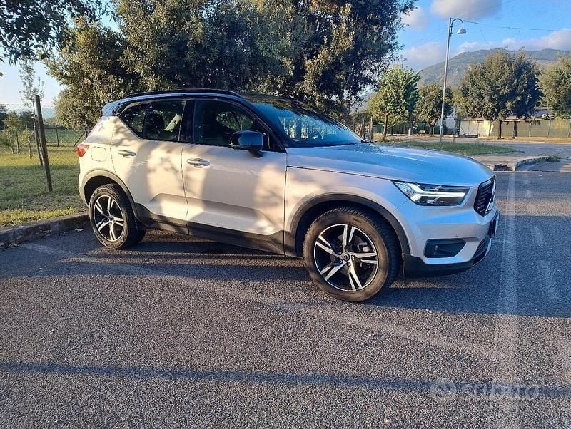 Grigio Usata 2018 Volvo XC40 SUV | 17.500 € - Immagine 1/4