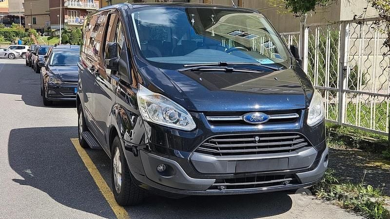 Begagnad Ford Tourneo 2015 Svart Sedan