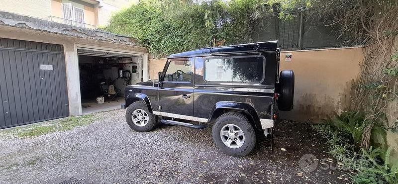 Usata Land Rover Defender 68 CV (50 kW) 2010 Nero SUV