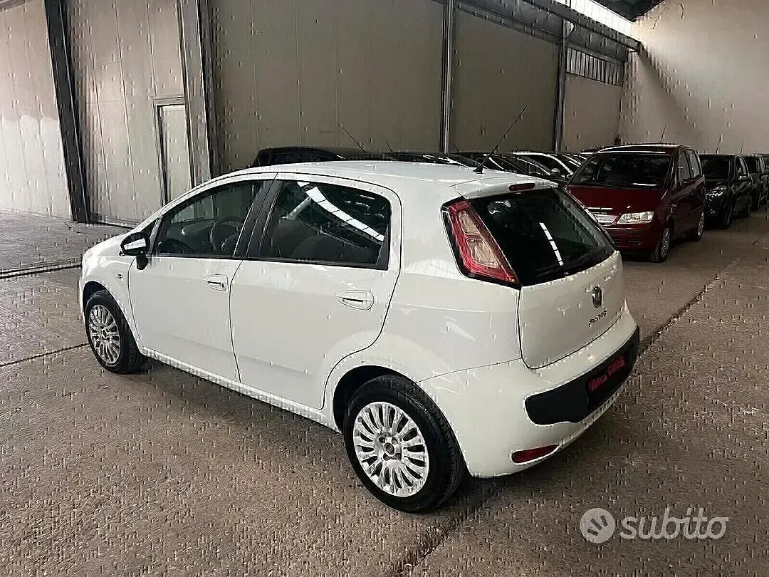 Usata Fiat Grande Punto 75 CV (55 kW) 2011 Bianco Utilitaria