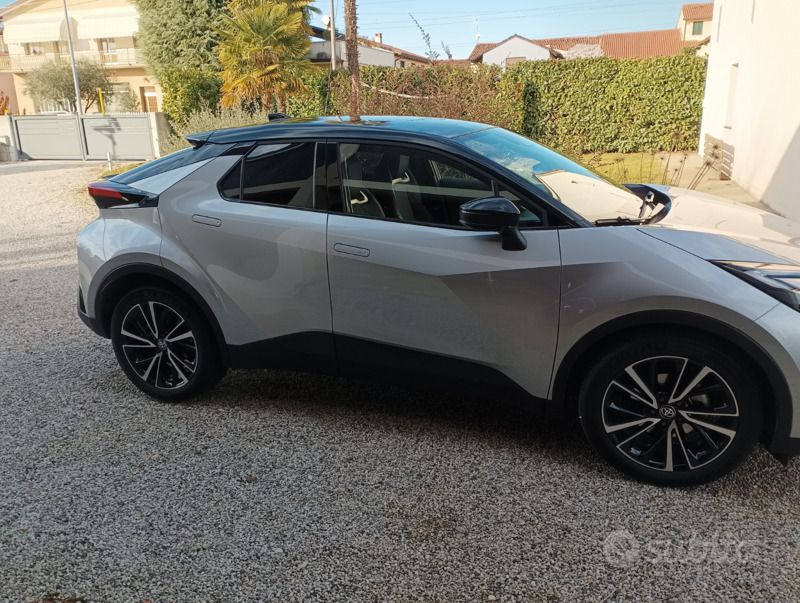Usata Toyota C-HR Lounge 140 CV (102 kW) 2024 Grigio SUV