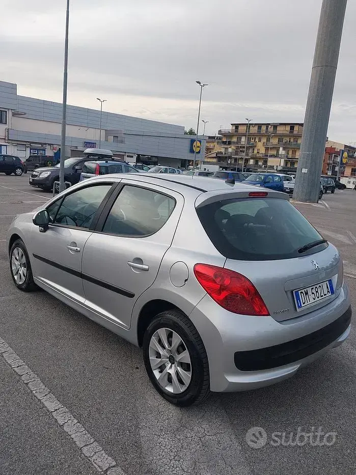 Käytetty Peugeot 207 73 HP (53 kW) 2008 Harmaa Sedan