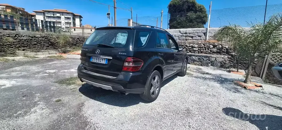 Usata Mercedes ML320 224 CV (164 kW) 2007 Nero SUV