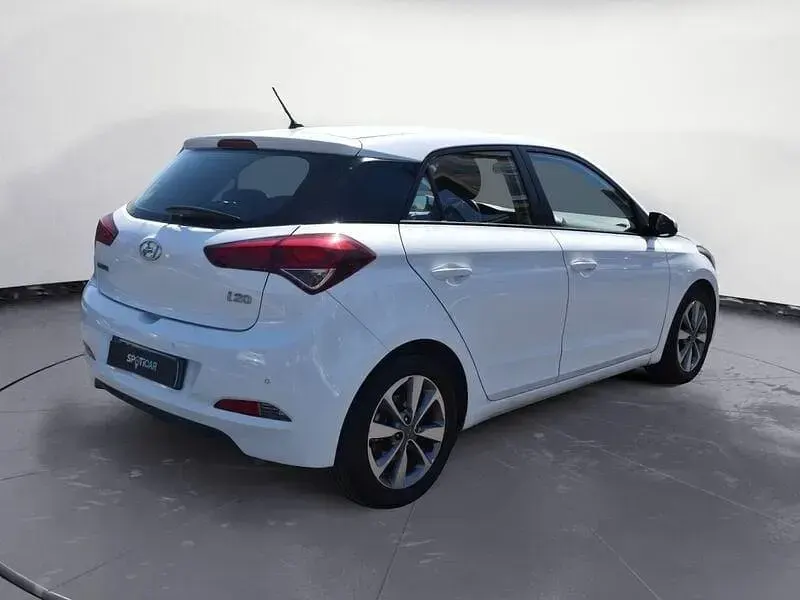 Usata Hyundai i20 Comfort 74 CV (54 kW) 2016 Bianco Berlina