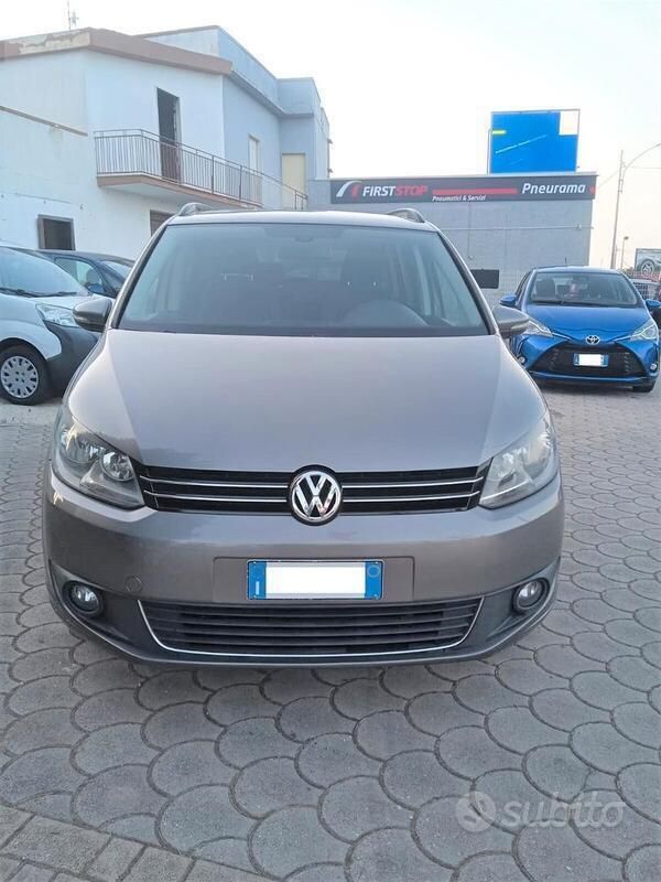 Grigio Usata 2011 VW Touran Comfortline Monovolume | 7900 € (Buon prezzo) - Immagine 1/4