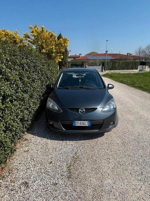 Usata Mazda 2 68 CV (50 kW) 2008 Grigio Utilitaria