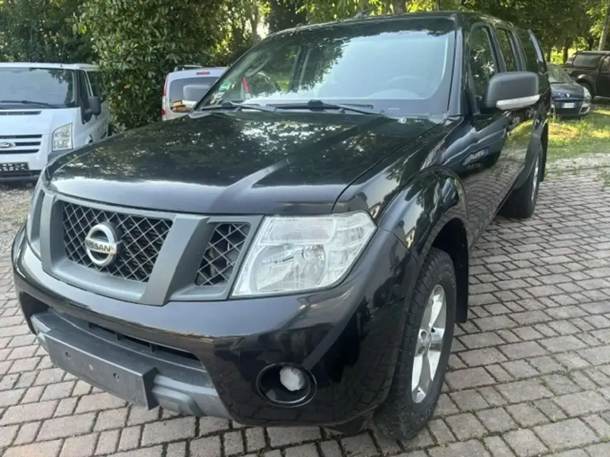 Usata Nissan Navara XE 190 CV (139 kW) 2013 Nero Pick-up