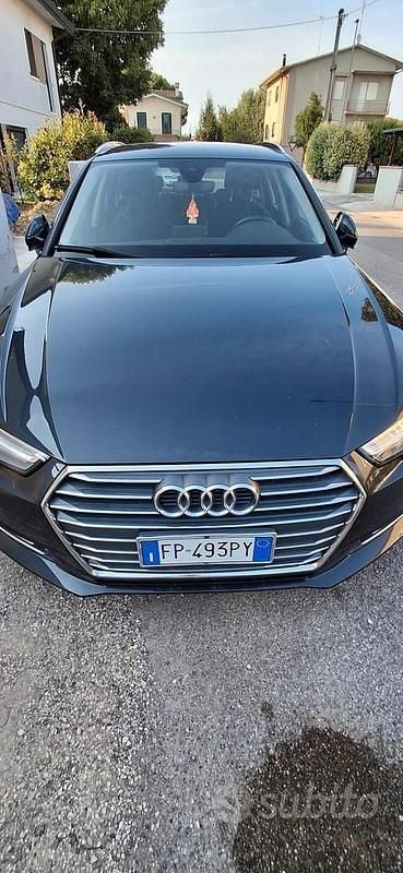 Usata Audi A4 120 CV (88 kW) 2018 Grigio Berlina