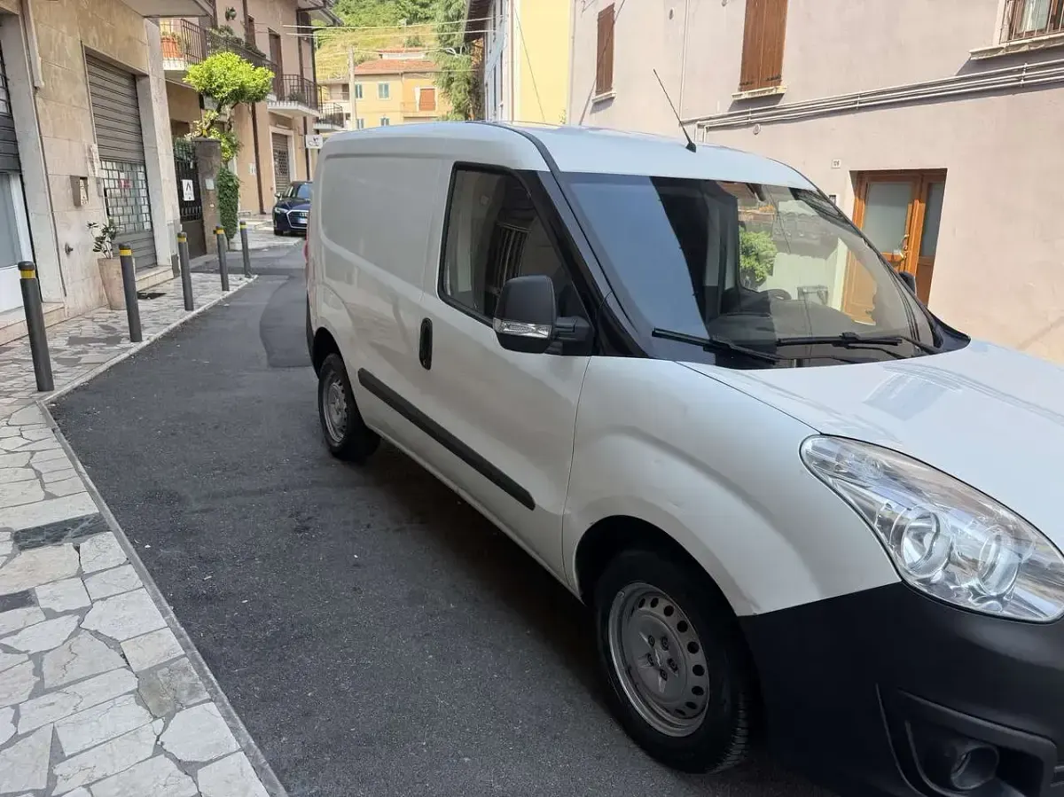 Usata Opel Combo 90 CV (66 kW) 2016 Other Monovolume
