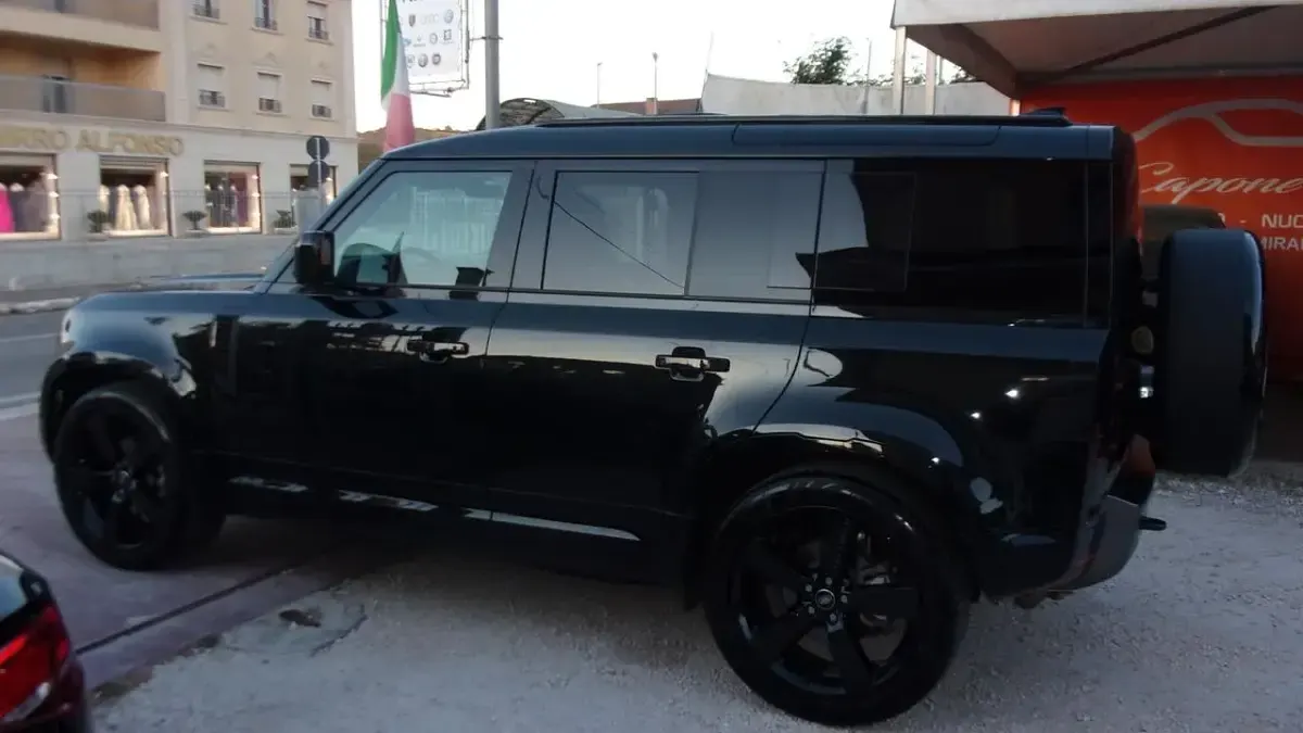 Usata Land Rover Defender SE Dynamic 248 CV (182 kW) 2024 Nero SUV