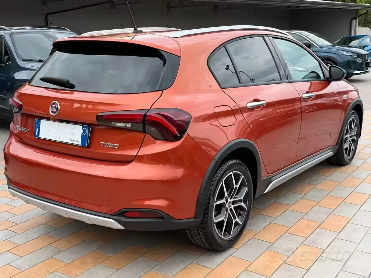 Usata Fiat Tipo Cross 131 CV (96 kW) 2021 Arancione Berlina