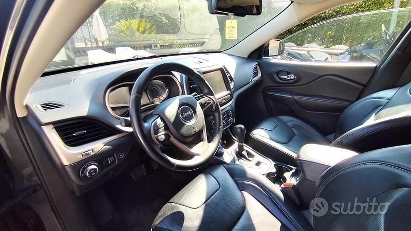 Usata Jeep Cherokee Night Eagle 200 CV (147 kW) 2017 Grigio SUV
