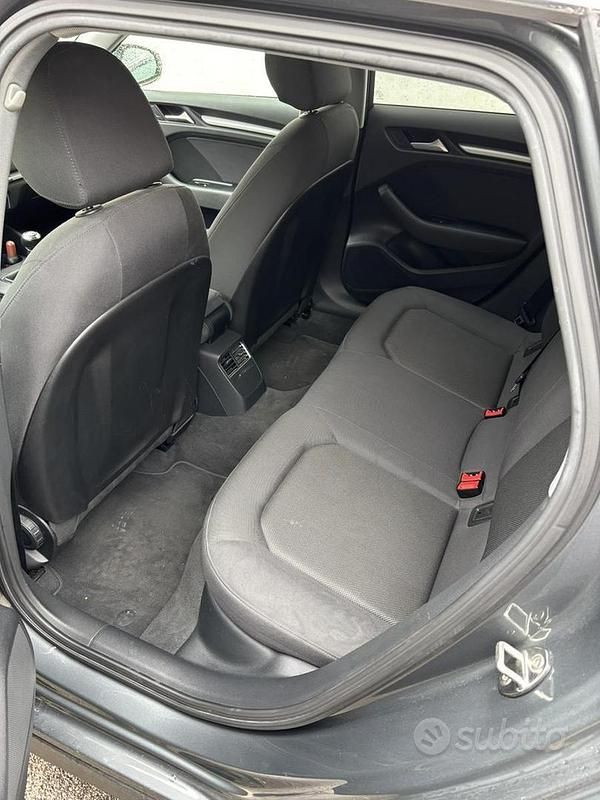 Usata Audi A3 S-Line 116 CV (85 kW) 2019 Grigio Berlina