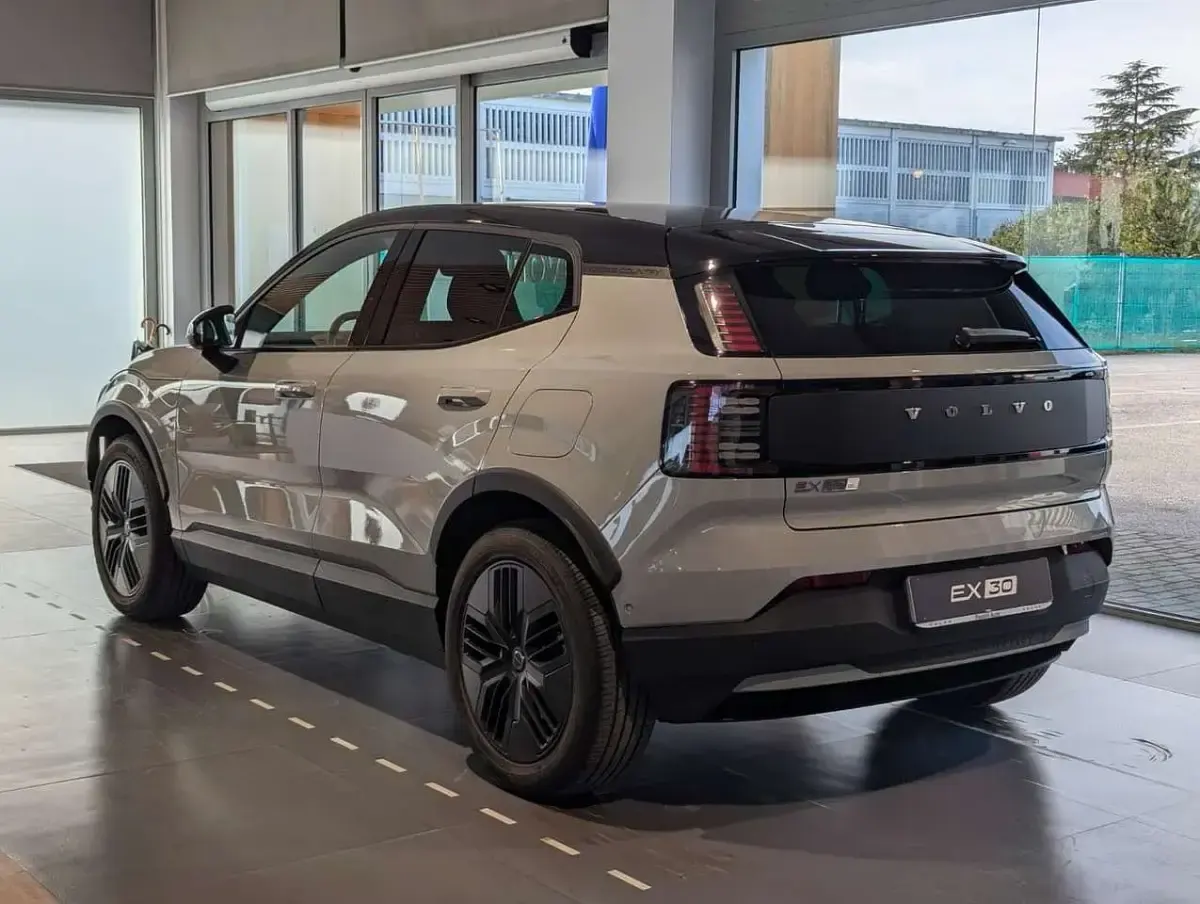 Nuova Volvo EX30 Performance 114 kW (156 CV) 2026 Grigio SUV