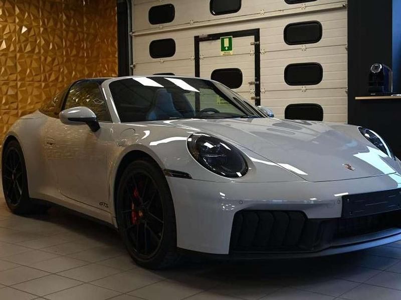 Usata Porsche 911 Carrera 4 GTS Targa Chrono 541 CV (397 kW) 2026 Grigio gesso kreide/pelle nera Cabrio