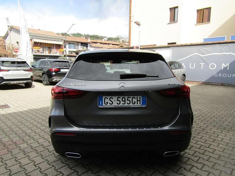 Usata Mercedes GLA200 Premium 150 CV (110 kW) 2024 Grigio montagna SUV