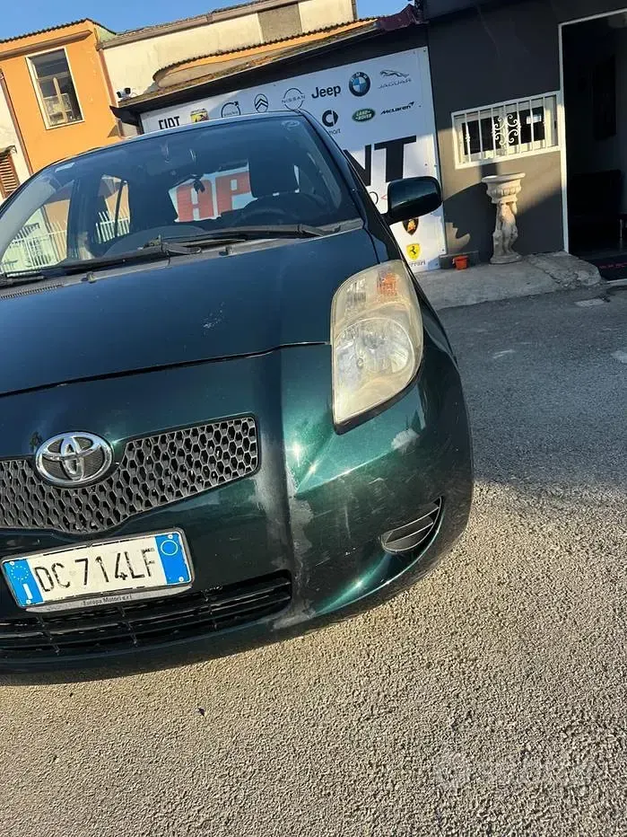 Usata Toyota Yaris Sol 90 CV (66 kW) 2006 Verde Berlina
