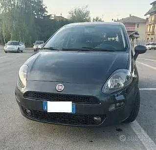 Usata Fiat Punto Lounge 75 CV (55 kW) 2013 Bluazzurro Utilitaria