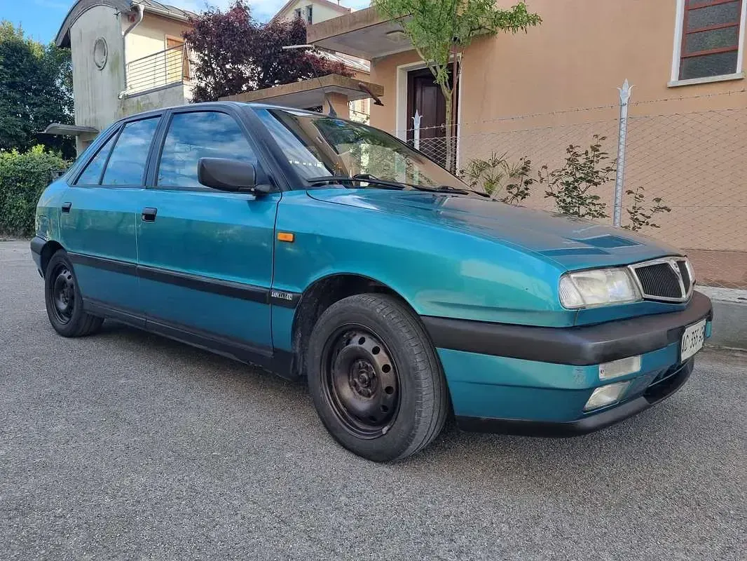Usata Lancia Delta 101 CV (74 kW) 1995 Utilitaria