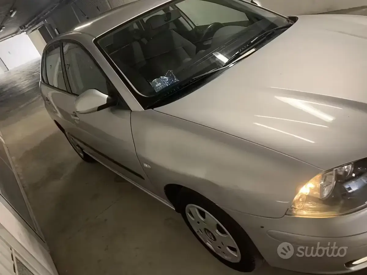 Usata Seat Ibiza 75 CV (55 kW) 2002 Grigio Utilitaria