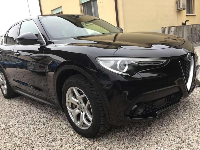 Usata Alfa Romeo Stelvio Executive 209 CV (153 kW) 2017 Nero SUV