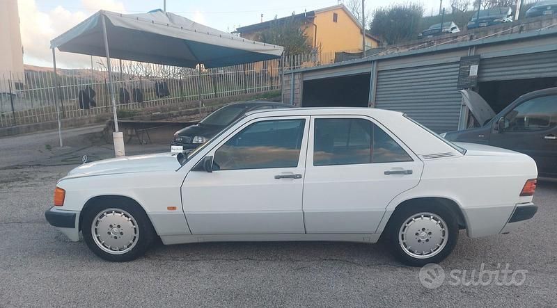 Usata Mercedes 190 122 CV (89 kW) 1989 Bianco Berlina