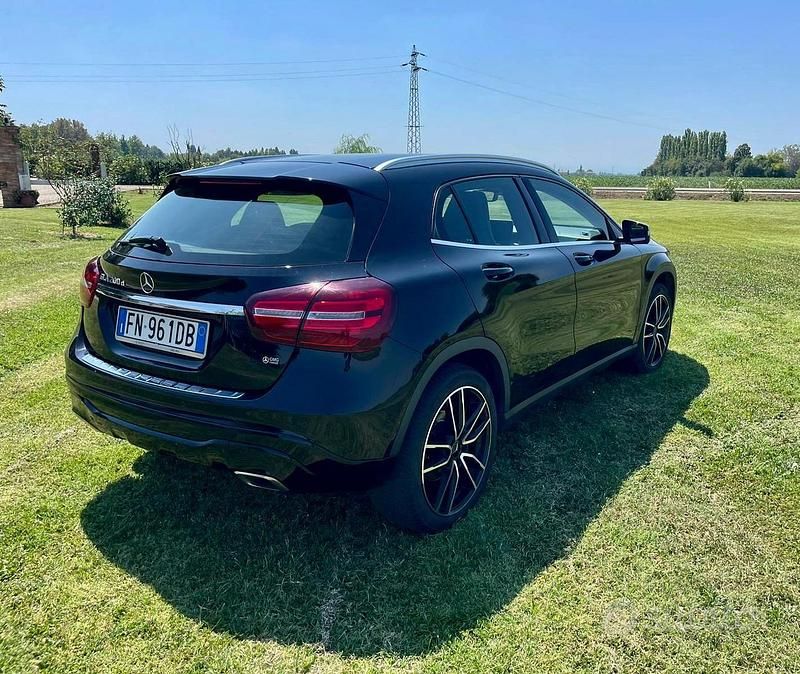 Usata Mercedes GLA200 136 CV (100 kW) 2018 Nero SUV