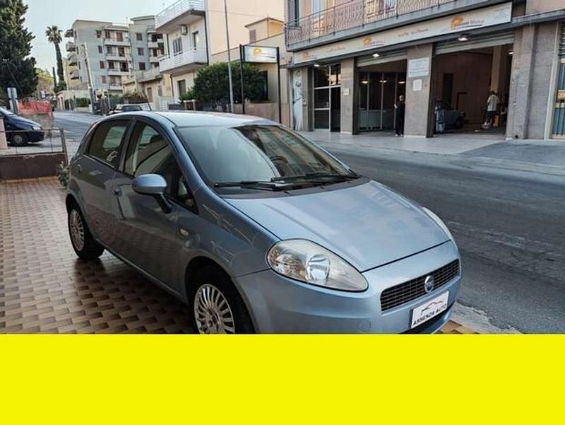 Usata Fiat Grande Punto 69 CV (50 kW) 2012 Blu Utilitaria