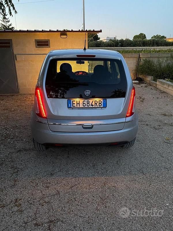 Usata Lancia Musa 95 CV (69 kW) 2011 Grigio Monovolume