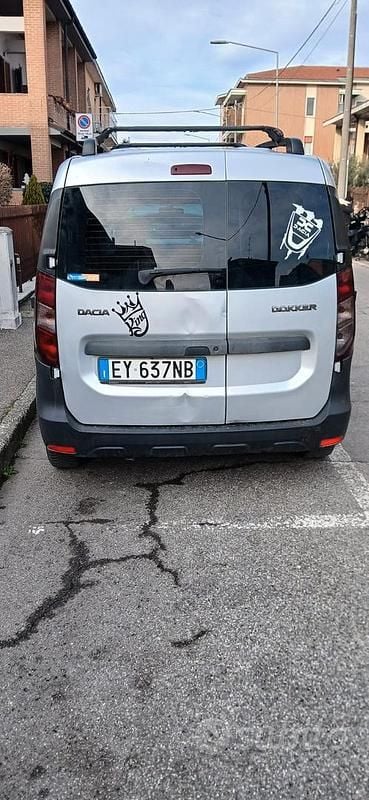 Usata Dacia Dokker 75 CV (55 kW) 2015 Grigio Monovolume