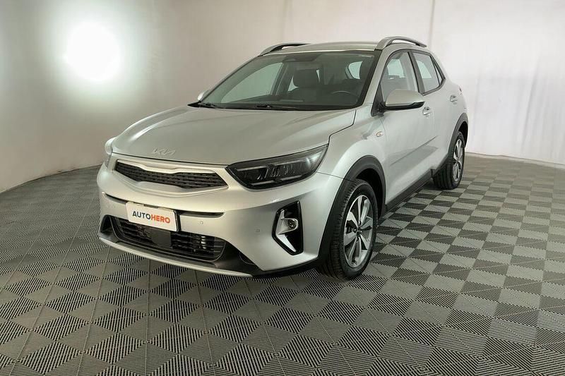 Argento Usata 2023 Kia Stonic Style SUV | 16.299 € (Buon prezzo) - Immagine 1/4