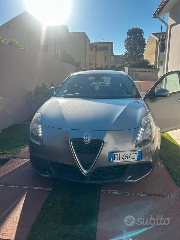 Grigio Usata 2017 Alfa Romeo Giulietta Tre volumi | 12.000 € (Buon prezzo) - Immagine 1/4
