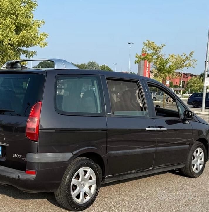 Begagnad Peugeot 807 2012 Grå Minibuss