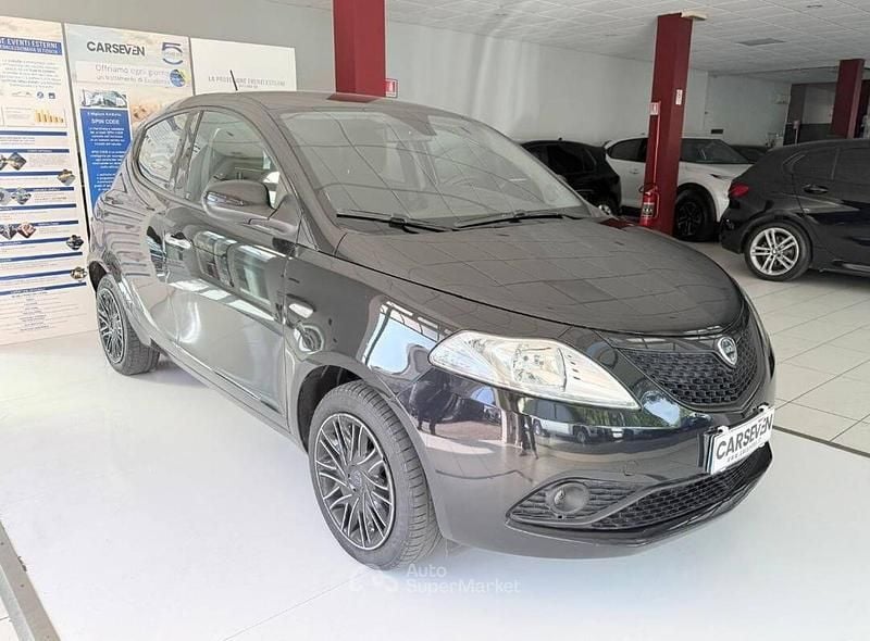 Usata Lancia Ypsilon Silver 69 CV (50 kW) 2021 Nero Utilitaria