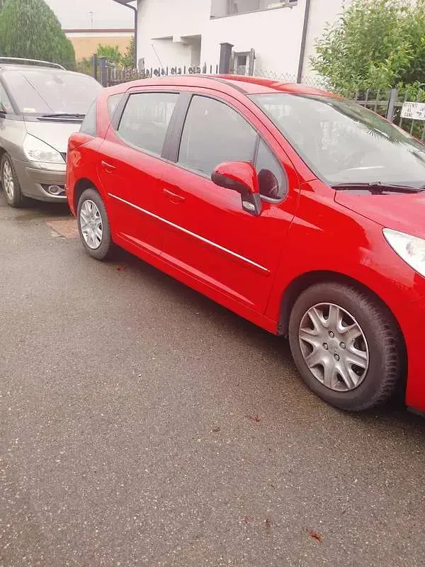 Gebraucht Peugeot 207 Allure 120 PS (88 kW) 2012 Rot Kombi