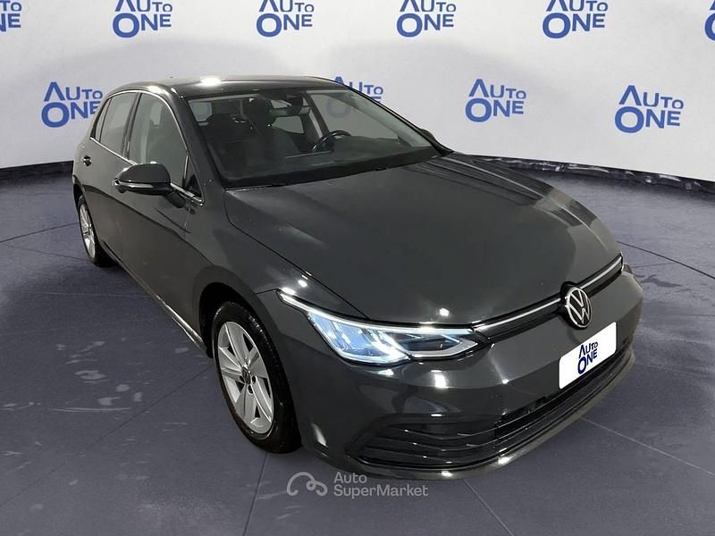 Gray Usata 2022 VW Golf Life Berlina | 13.900 € (Ottimo prezzo) - Immagine 1/3