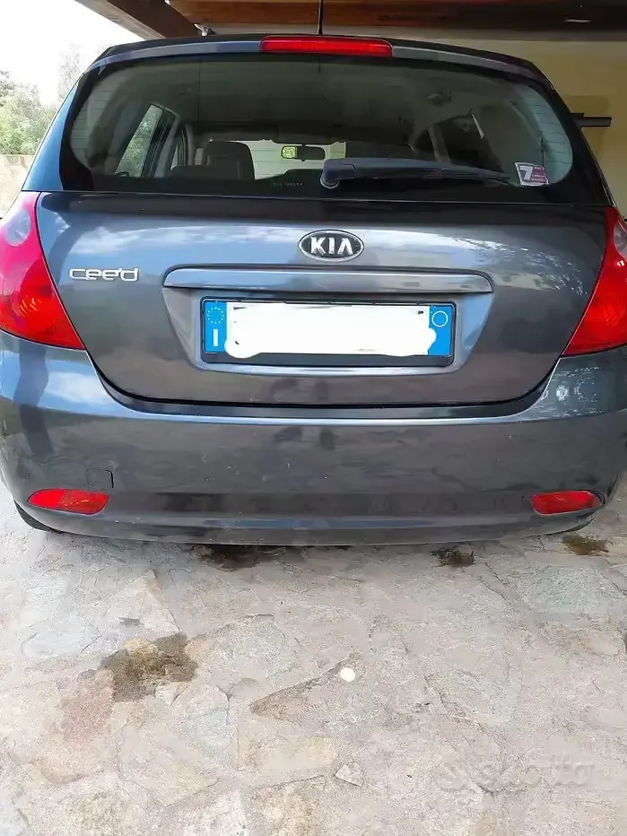 Usata Kia Ceed 109 CV (80 kW) 2009 Grigio Utilitaria