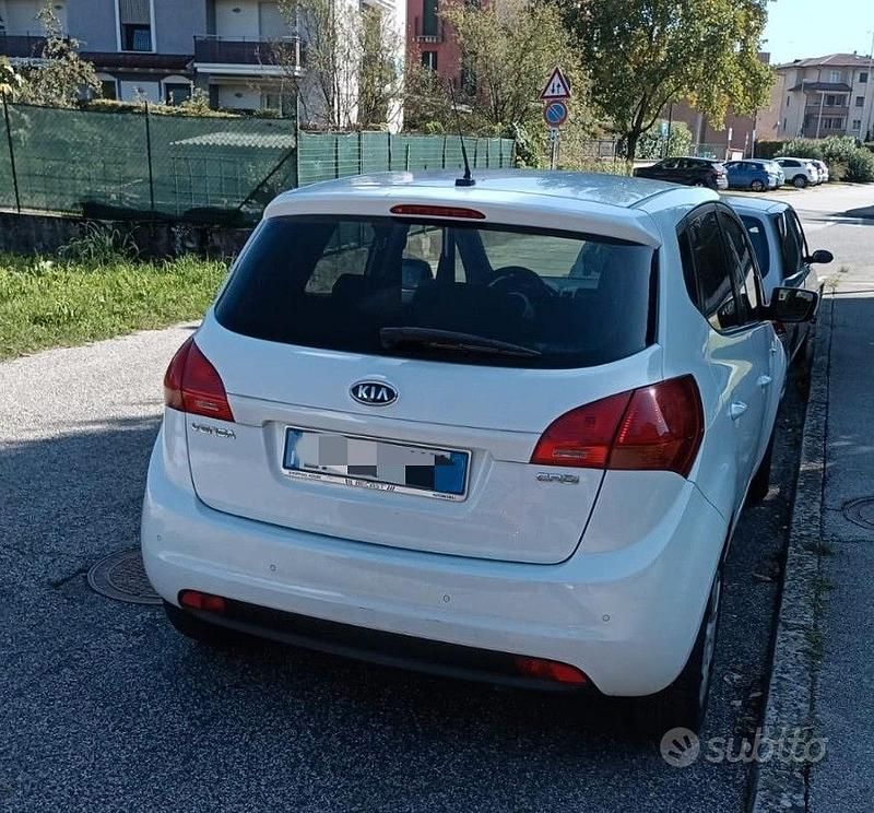 Usata Kia Venga 90 CV (66 kW) 2012 Bianco Utilitaria