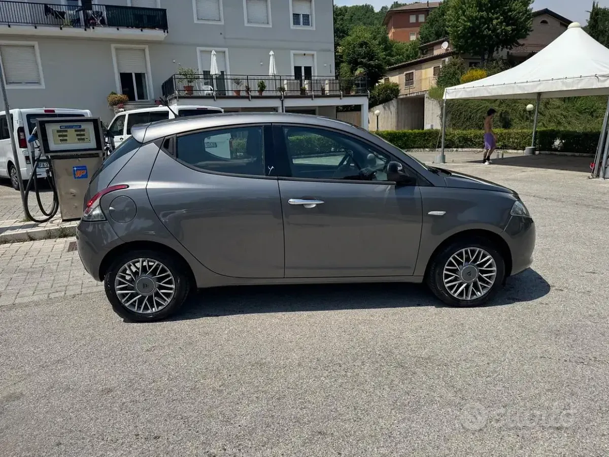 Usata Lancia Ypsilon S 69 CV (50 kW) 2012 Grigio Utilitaria