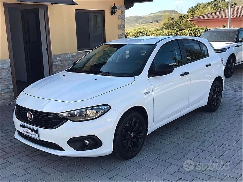 Bianco Usata 2019 Fiat Tipo Sport Tre volumi | 11.500 € (Cara) - Immagine 1/4