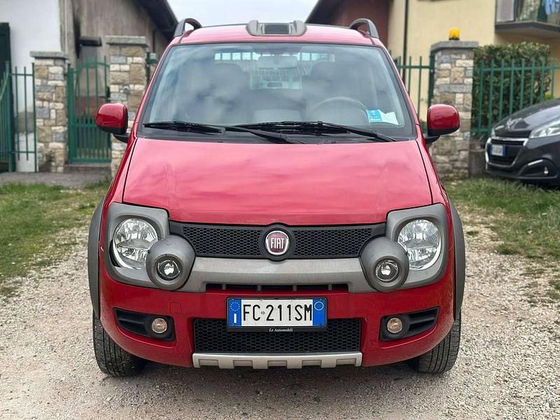 Usata Fiat Panda 4x4 Climbing 75 CV (55 kW) 2011 Rosso Utilitaria
