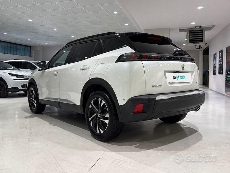 Usata Peugeot 2008 GT 131 CV (96 kW) 2021 Bianco SUV