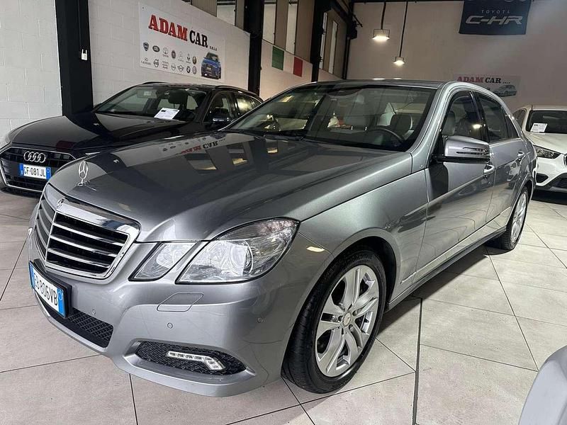 Usata Mercedes E500 Avantgarde 387 CV (284 kW) 2010 Grigio Berlina