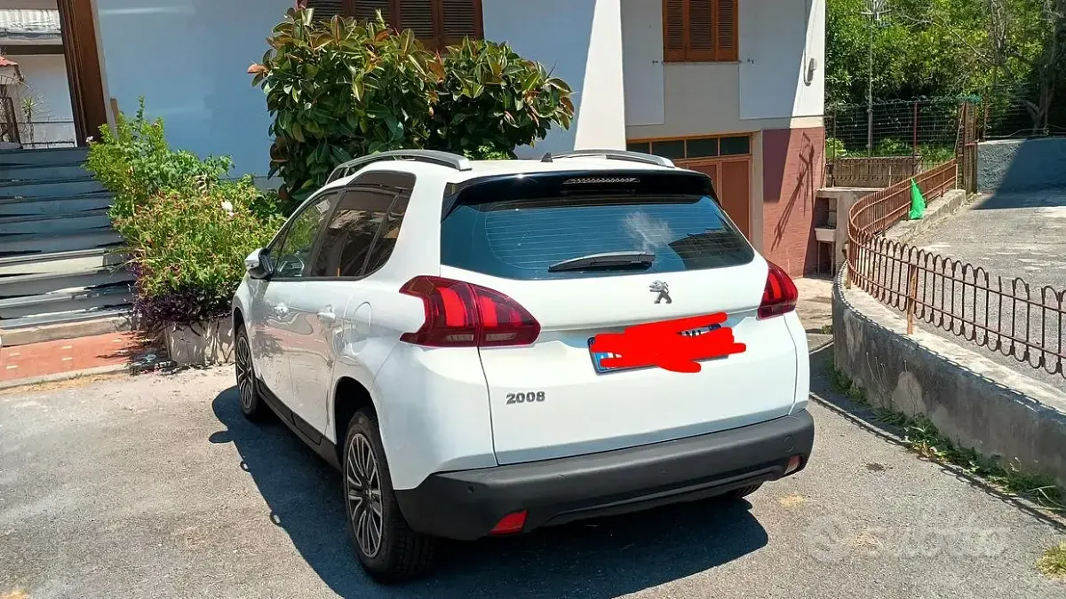 Usata Peugeot 2008 99 CV (72 kW) 2017 Bianco SUV