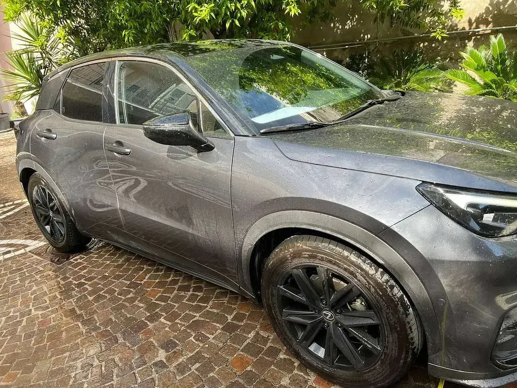 Usata Lexus LBX 91 CV (66 kW) 2024 Grigio SUV